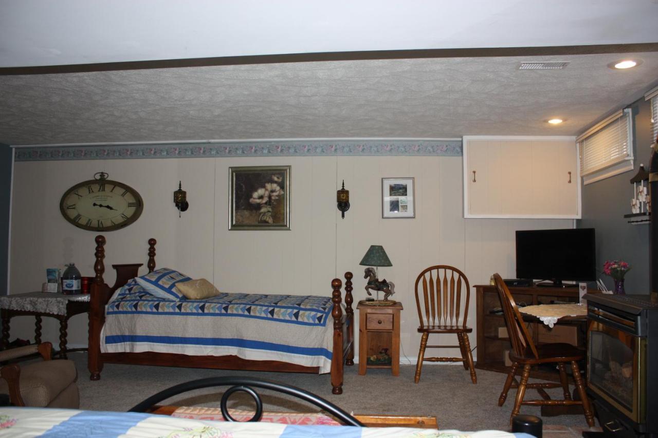 Carrousel Bed & Breakfast Cayuga Pokój zdjęcie
