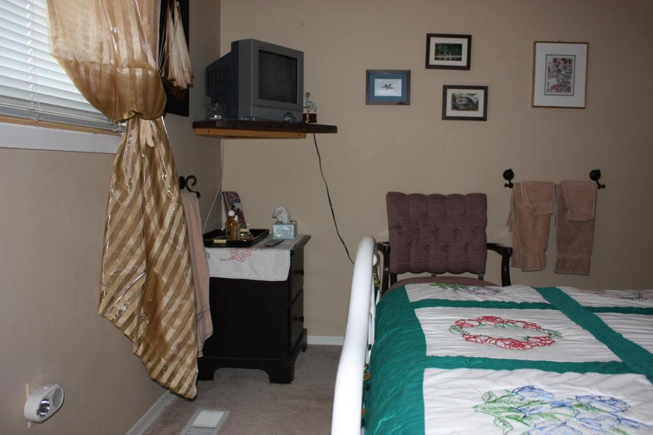 Carrousel Bed & Breakfast Cayuga Pokój zdjęcie