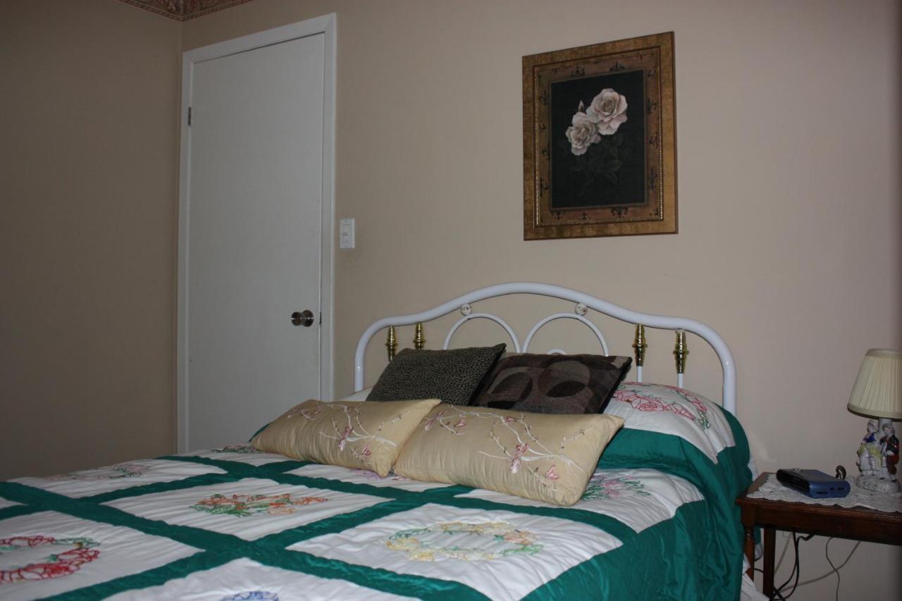 Carrousel Bed & Breakfast Cayuga Pokój zdjęcie